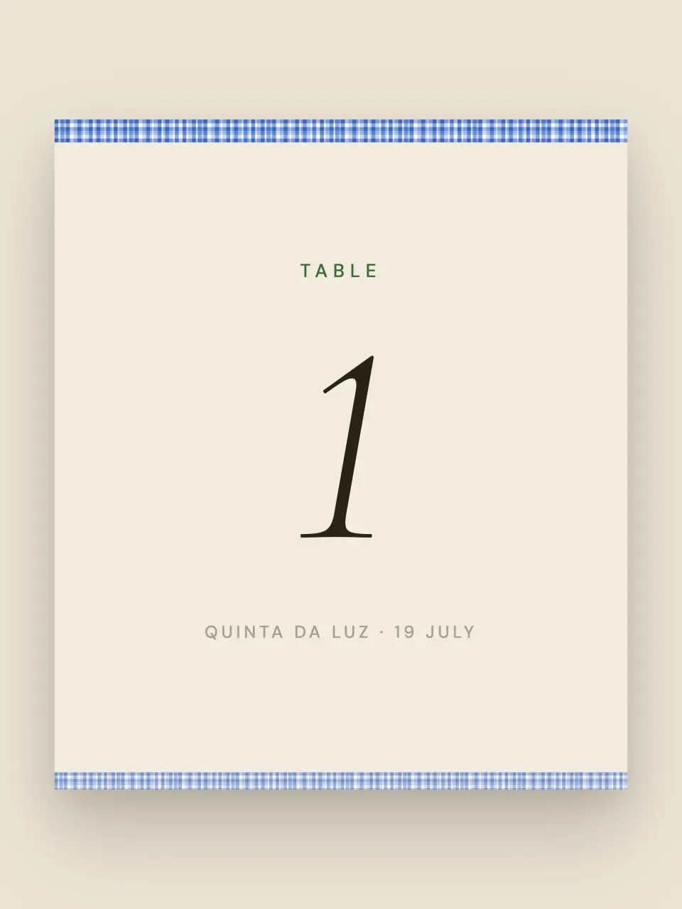 Um número de mesa da papelaria de aniversário